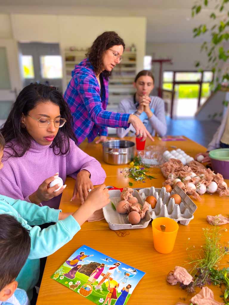 egg-dying-3